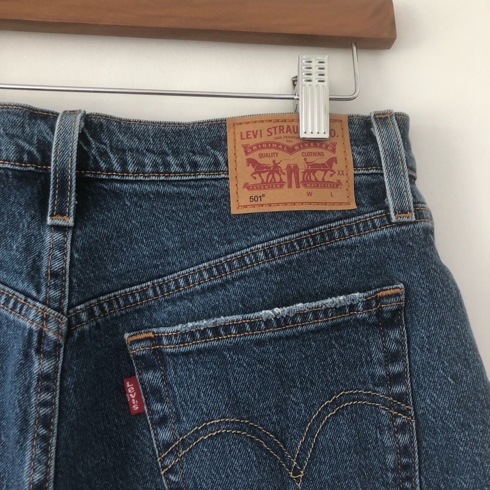 Levi's Dark Blue High-Rise Denim Cutoff Shorts | Size W28 - Picture 6 of 7